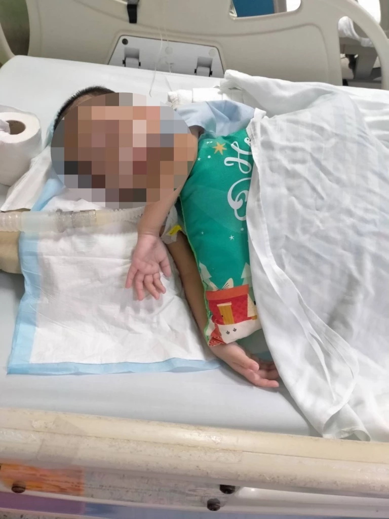 พ่อสุดทน ร้องทนายรณณรงค์ช่วยหลังลูกสาว 3 ขวบถูกทำร้ายเจ็บสาหัส