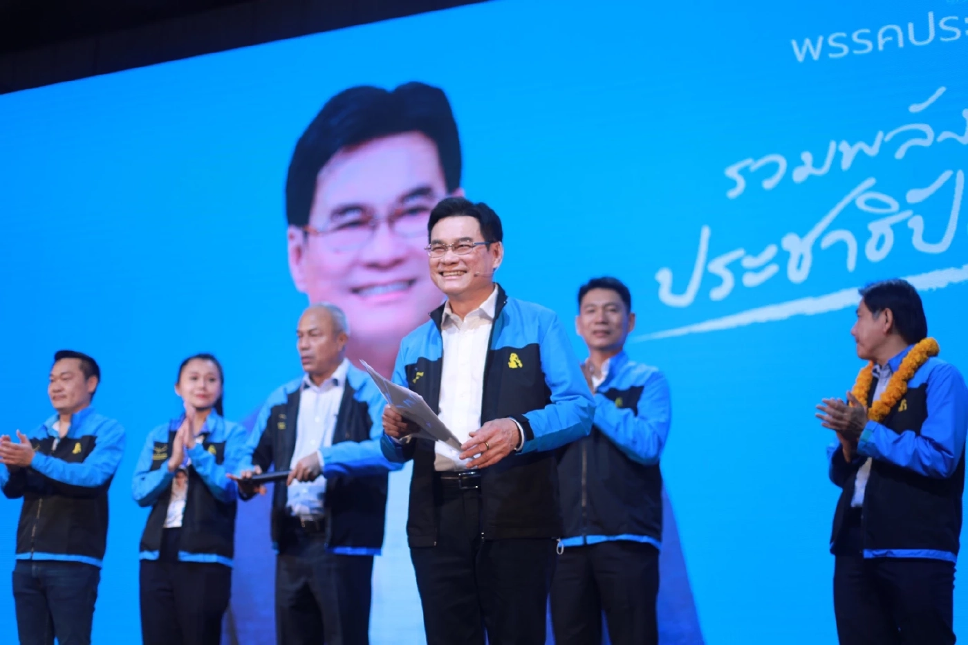 ปชป.ยกขุนพลเปิดตัว 7 ว่าที่ผู้สมัครส.ส.สุราษฎร์ธานีลุยเลือกตั้งครั้งหน้า