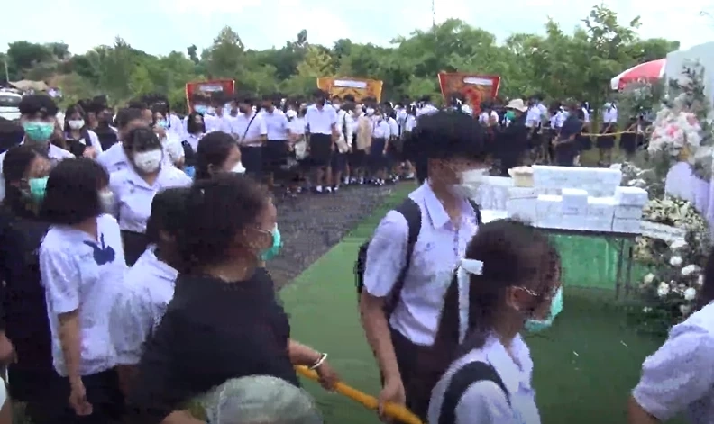 “น้องฟิล์ม” สิงร่างทรงบอกลาช้างคู่ใจ พ่อแม่รับยังทำใจไม่ได้ (มีคลิป)