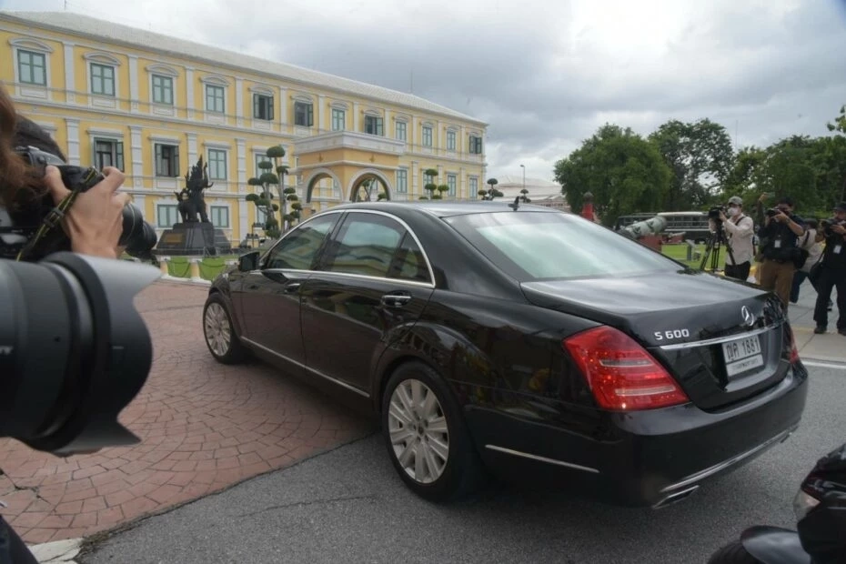 ส่องเลย! เลขทะเบียนรถ ‘บิ๊กตู่’ นั่งเข้ากลาโหมวันนี้ ลุ้นคำตัดสิน วาระ 8ปีนายก