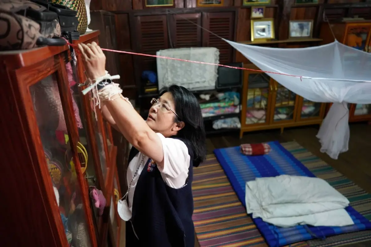 "สุดารัตน์”นอนบ้านชาวบ้านโชว์ความเป็นลูกอีสาน คิกออฟแคมเปญบำนาญปชช.