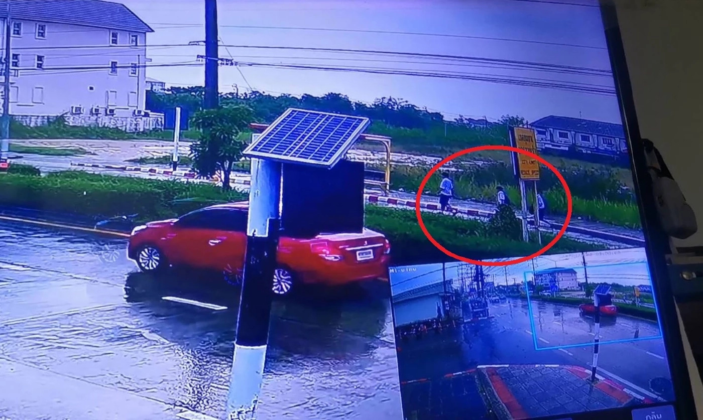 นักเรียนข้ามทางม้าลาย ถูก จักรยานยนต์ชนกระเด็น