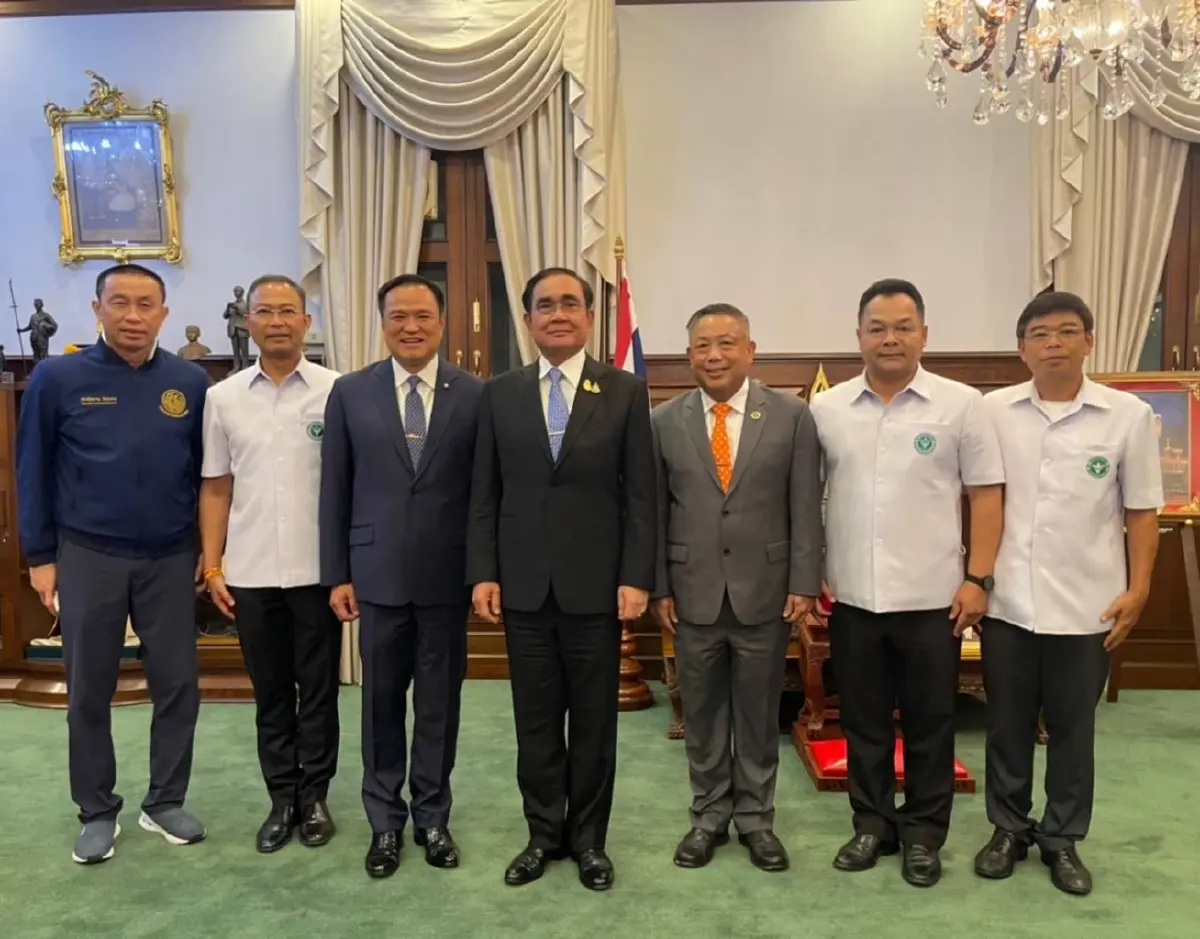 อนุทิน -ศักดิ์สยาม พาขรก.สาธารณสุขอำลา"ลุงตู่" พร้อมขอให้นายกฯโชคดี