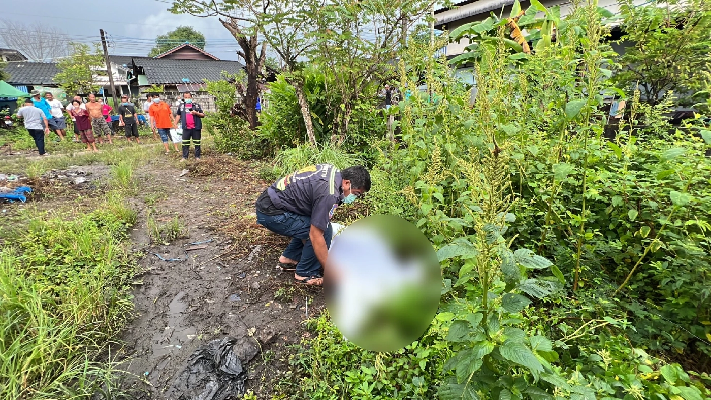 “ลูกชาย” คลั่งทำร้าย "พ่อวัย 85 " ดับสลด จนท.ล้อมระทึกก่อนคุมตัวได้ (มีคลิป)