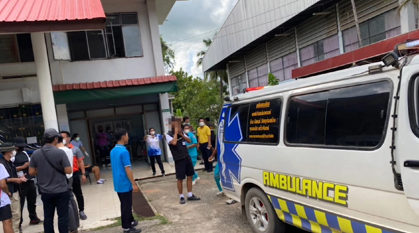 ม.5 เขม่นรุ่นน้อง ม.3 ตะลุมบอนหลังเลิกเรียน ถูกรุ่นน้องแทงสวนเจ็บสาหัส