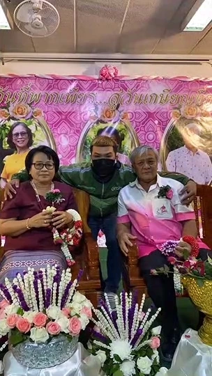 ครูถึงกับกลั้นน้ำตาไม่อยู่ เมื่อลูกศิษย์โผล่มาในงานไหว้ครู