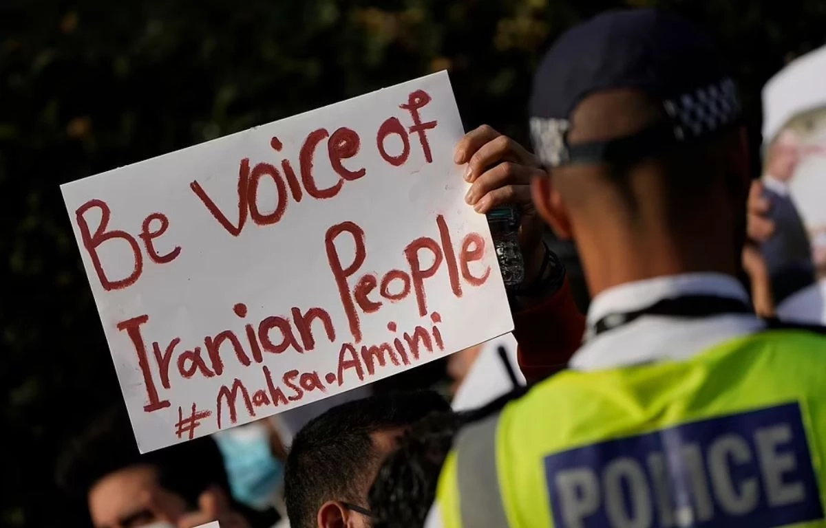 ประท้วง "ฮิญาบ" อิหร่านลุกลามถึงลอนดอน