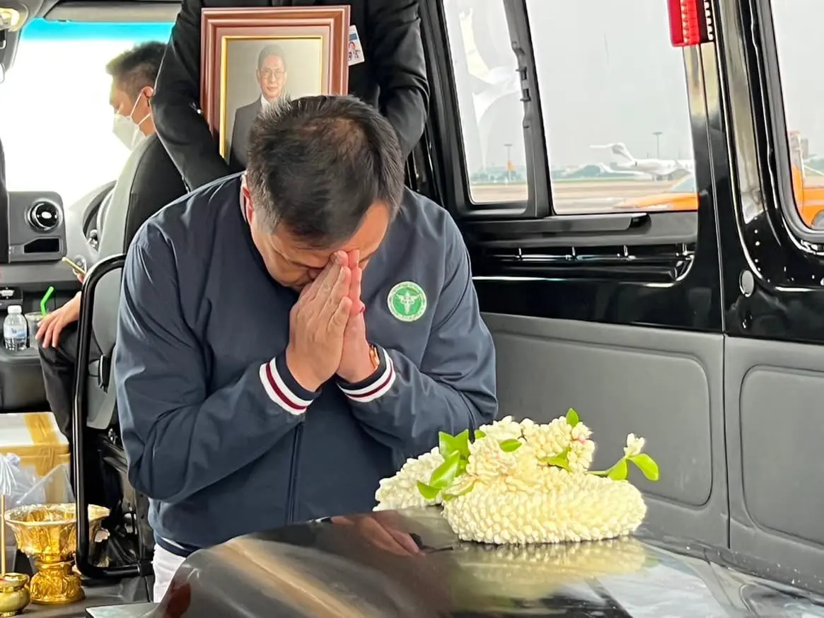 ร่าง "จุตินันท์ ภิรมย์ภักดี" ถึงไทยแล้ว "อนุทิน" ร่วมคารวะ