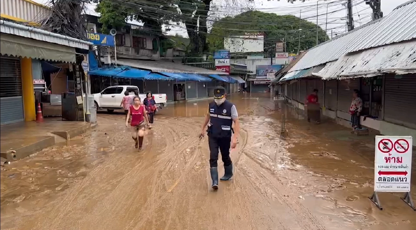 ตลาดสายลมจอยอ่วม ฝนตกหนักทำแม่น้ำสาย ทะลักท่วมซ้ำกลางดึก