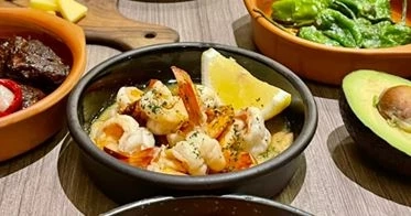 นั่งชิลล์ชมพระอาทิตย์ตก ริมแม่น้ำเจ้าพระยา “The Bar at Petit Soleil”