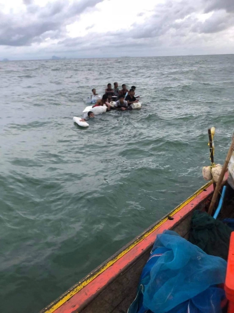 คืบหน้า ” โรฮิงญาเรือแตก” ลอยคอกลางอันดามัน พบเพิ่มอีก 41 ชีวิต สภาพหิวโหย