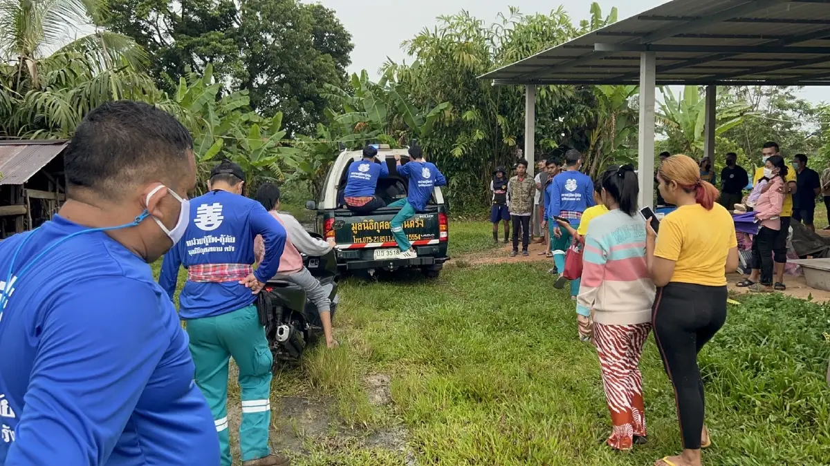 ไล่ยิงสนั่นหนุ่ม 22 กลางสายฝน กระสุน 3 นัดเข้าจุดตาย เสียชีวิตคาคอกวัว