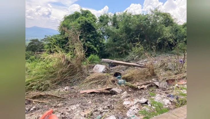 สยอง รถพ่วง 18 ล้อ ซิ่งแหกโค้งลงเขาเส้น 304 หน้าศาลเจ้าพ่อปู่โทน แหลกทั้งคัน