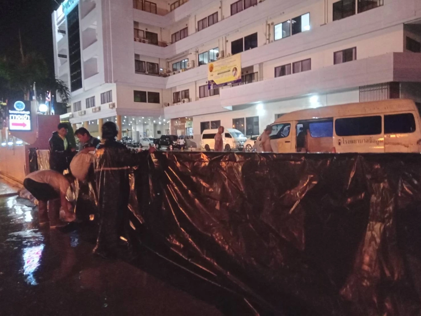 น้ำทะลักเข้าท่วมเขตเศรษฐกิจชัยภูมิ หวั่นกระทบท่วมโรงพยาบาล