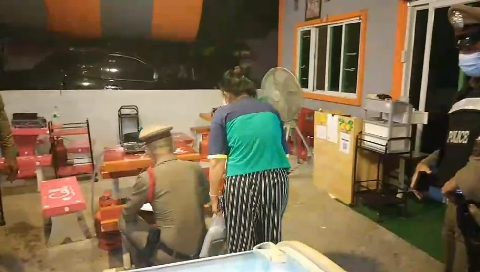 อดีตผัวเมาทะเลาะอดีตเมีย เจ้าของร้านหมูกระทะ ก่อนรัวยิงเสียชีวิตคาร้าน