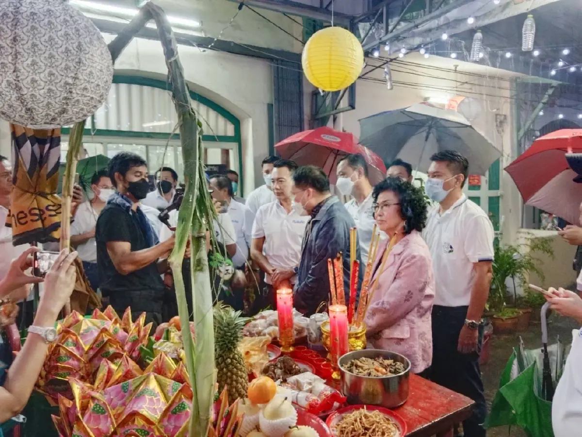 พรรคสร้างอนาคตไทยลุยตลาดน้อย