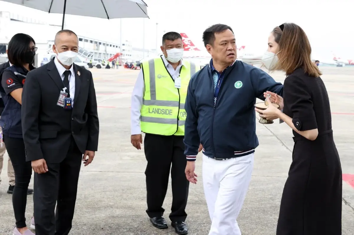 ร่าง "จุตินันท์ ภิรมย์ภักดี" ถึงไทยแล้ว "อนุทิน" ร่วมคารวะ