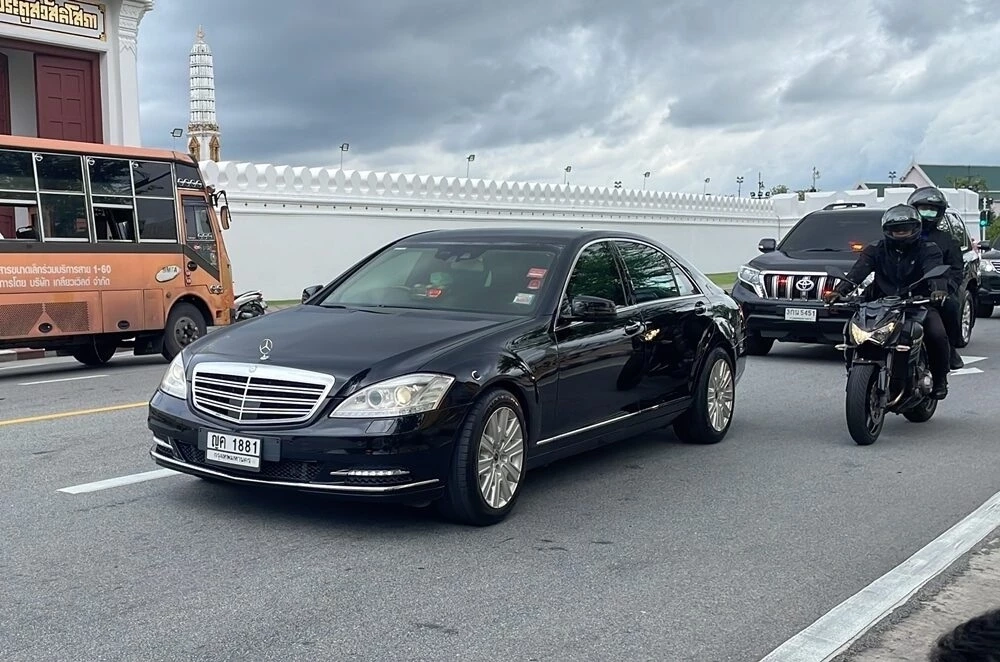 ส่องเลย! เลขทะเบียนรถ ‘บิ๊กตู่’ นั่งเข้ากลาโหมวันนี้ ลุ้นคำตัดสิน วาระ 8ปีนายก