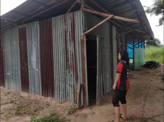 ผู้เสียหายชี้จุดที่เกิดเหตุ