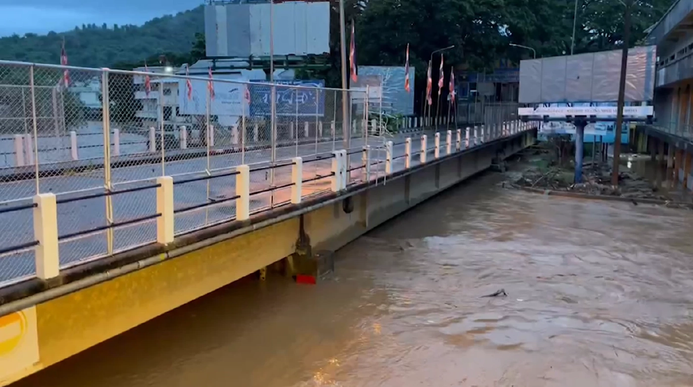 ตลาดสายลมจอยอ่วม ฝนตกหนักทำแม่น้ำสาย ทะลักท่วมซ้ำกลางดึก