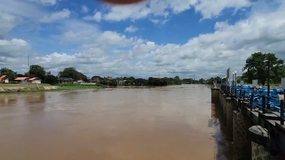 เขื่อนพระราม 6 ขึ้นธงแดงเตือนประชาชนระวังน้ำล้นตลิ่งเข้าท่วมบ้านเรือน