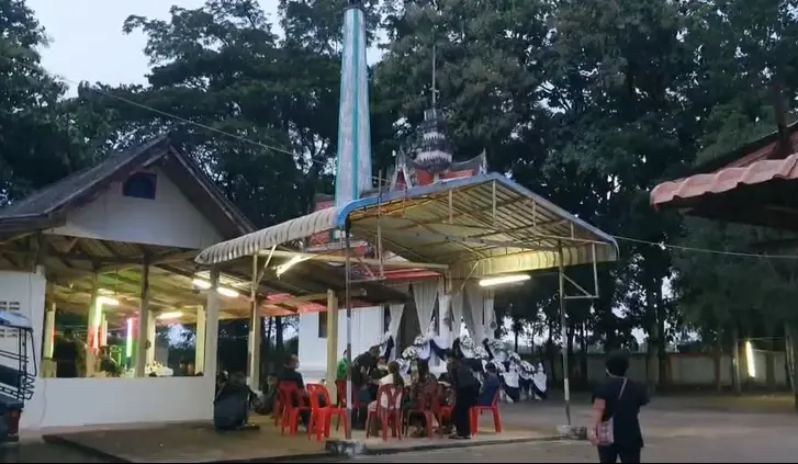 โชเฟอร์ขับรถพยาบาลฝ่าไฟแดง เข้ากราบขอขมาร่างผู้เสียชีวิต (มีคลิป)