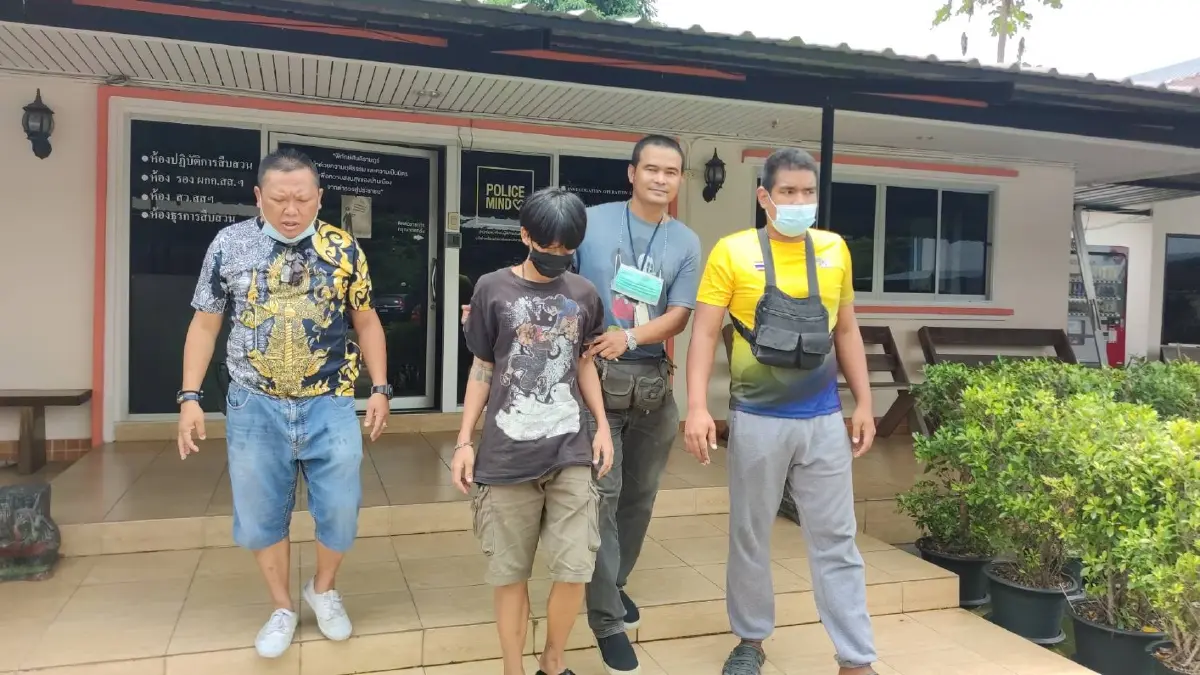 จับแล้ว 2 โจ๋ ยิงปืนใส่รถสัญจรถนนพหลโยธิน รับคึกคะนอง