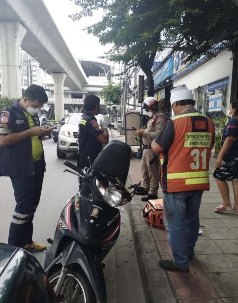 ตร.เร่งตามตัว “เก๋งซิ่ง” เบียด “วินจยย.” คว่ำกลางถนนก่อนชิ่งหนี  (มีคลิป)