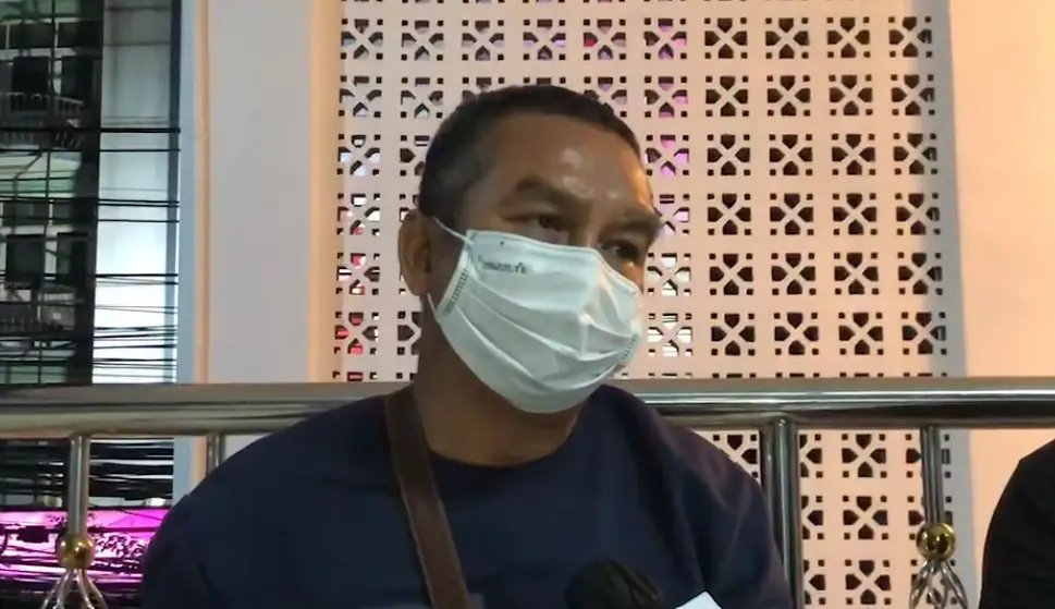 นายทองคำ เฉิดฉาย อายุ 57 ปี โชเฟอร์ตุ๊กตุ๊กหัวร้อน