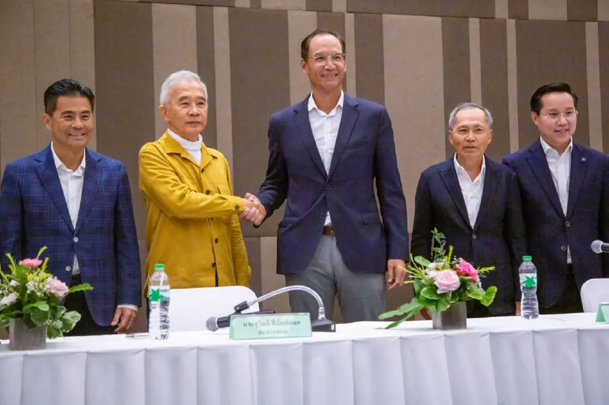 "สุวัจน์"ย้ำรีแบรนด์ร่วมงานไม่ใช่ควบรวมลั่นขอทำการเมืองแก้ปากท้องปชช.