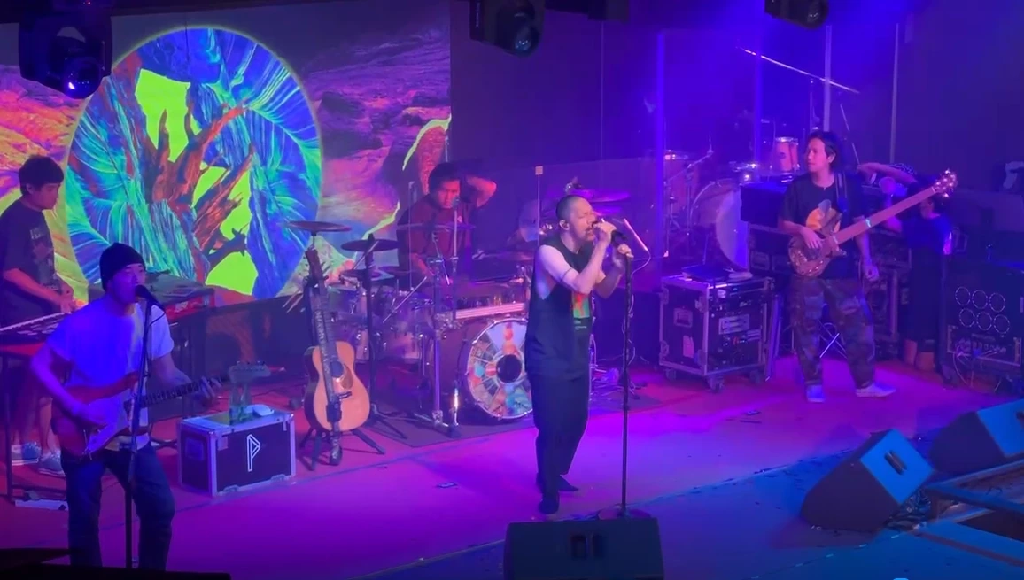 ศาลพัทยา ให้ประกัน ภรรยาเสี่ยบี Mountain B ผับ พร้อมติดกำไล EM