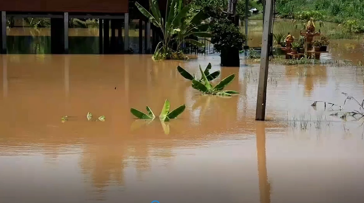 ผู้ว่าฯ กรุงเก่า สั่ง ปชช. ขนของขึ้นที่สูง รับเขื่อนเจ้าพระยาระบายน้ำเพิ่ม