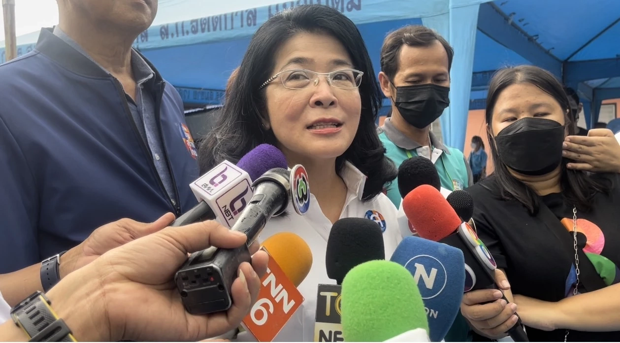 คุณหญิงสุดารัตน์  เกยุราพันธุ์  หัวหน้าพรรคไทยสร้างไทย 