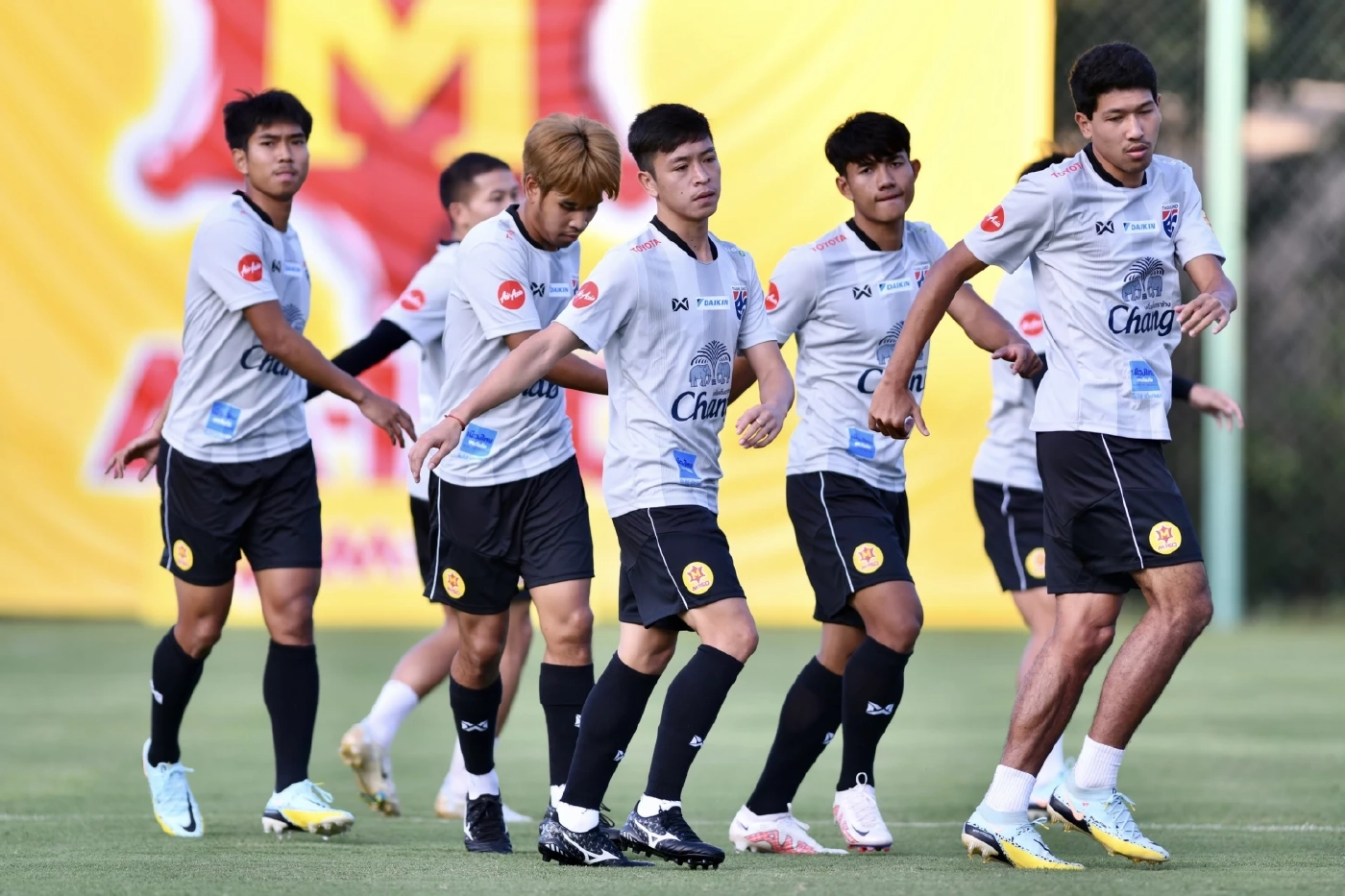 "ชนาธิป" ตั้งเป้าคว้าแชมป์คิงส์คัพ-ไม่กังวลหลุดตัวจริงฟรอนตาเล่