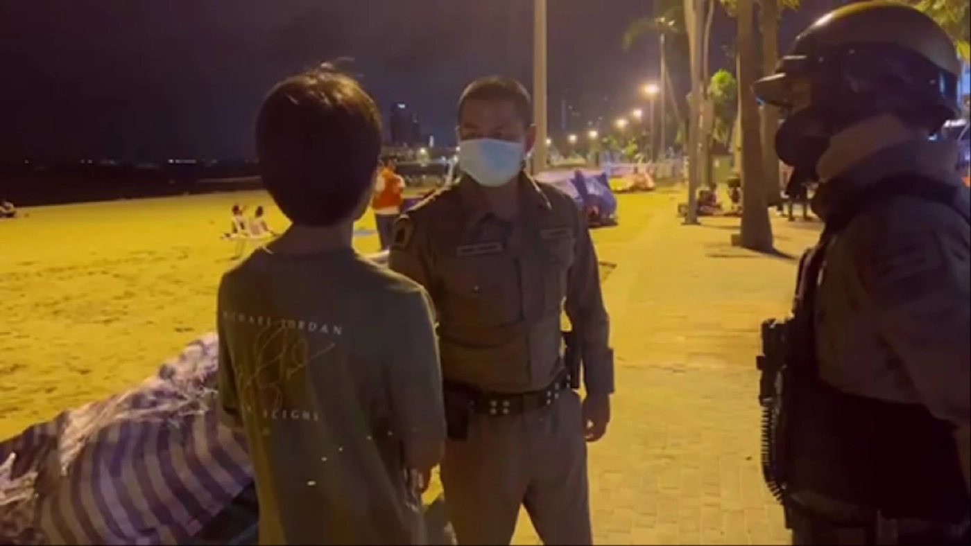 โจ๋นัดเคลียร์ใจไม่ลงตัว เรียกพวก ชักปืนยิงขึ้นฟ้า สนั่นหน้าโรงพักพัทยา