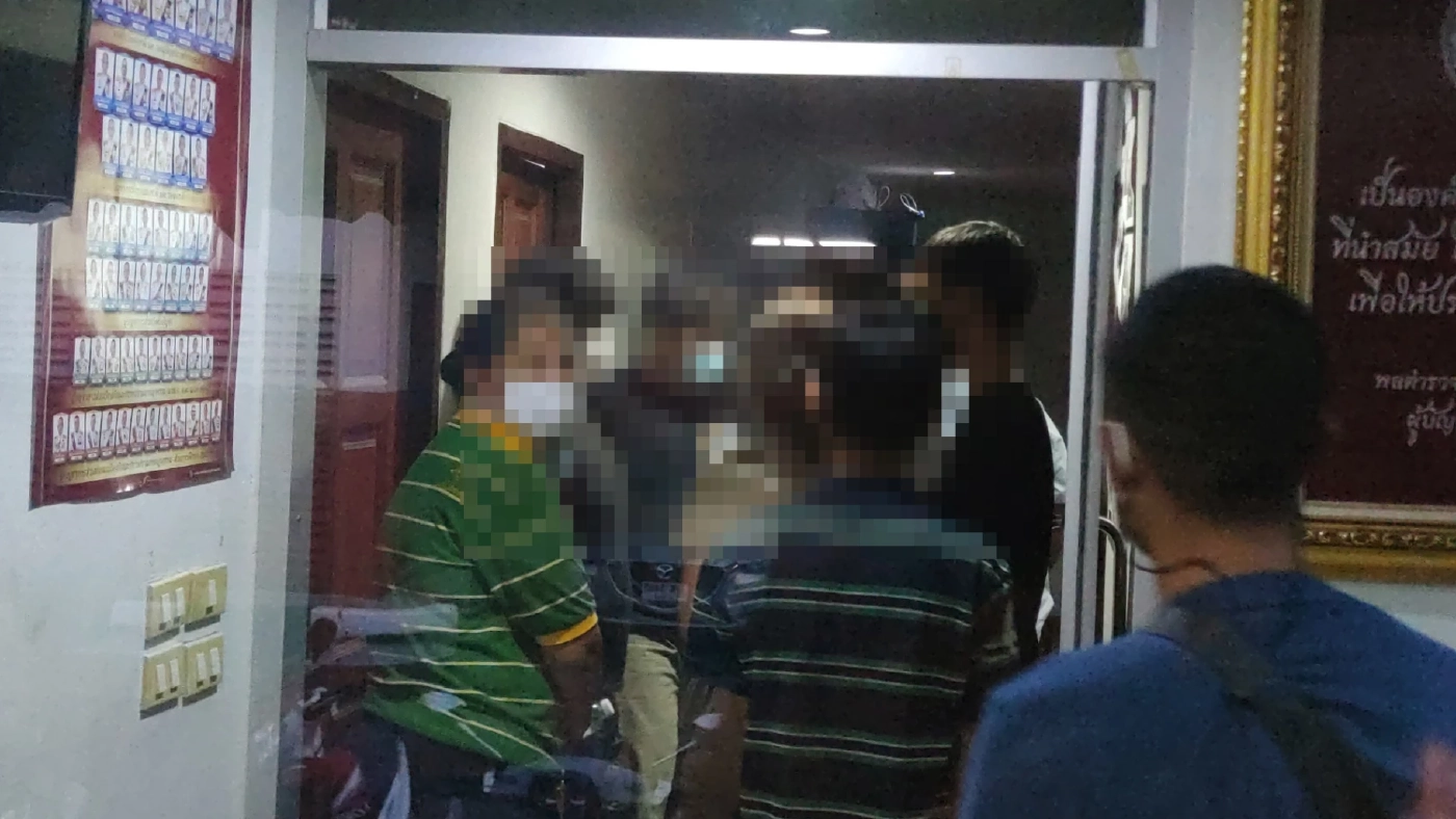 6 โจ๋ก๊วนรุมเด็ก 18 ปีมอบตัวตำรวจ ยันไม่ใช่ปมสถาบัน