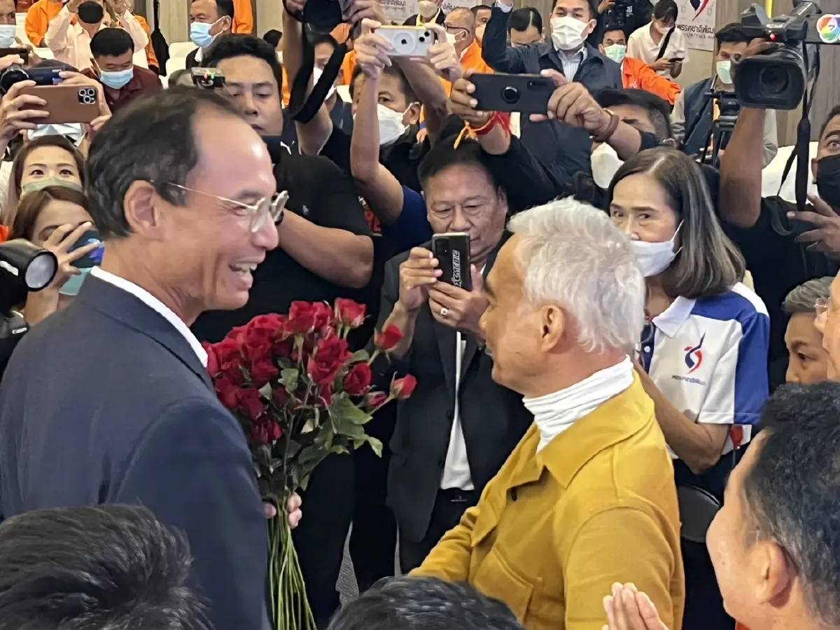 "กรณ์-สุวัจน์"ผนึกกำลังอย่างเป็นทางการสู้ศึกเลือกตั้ง