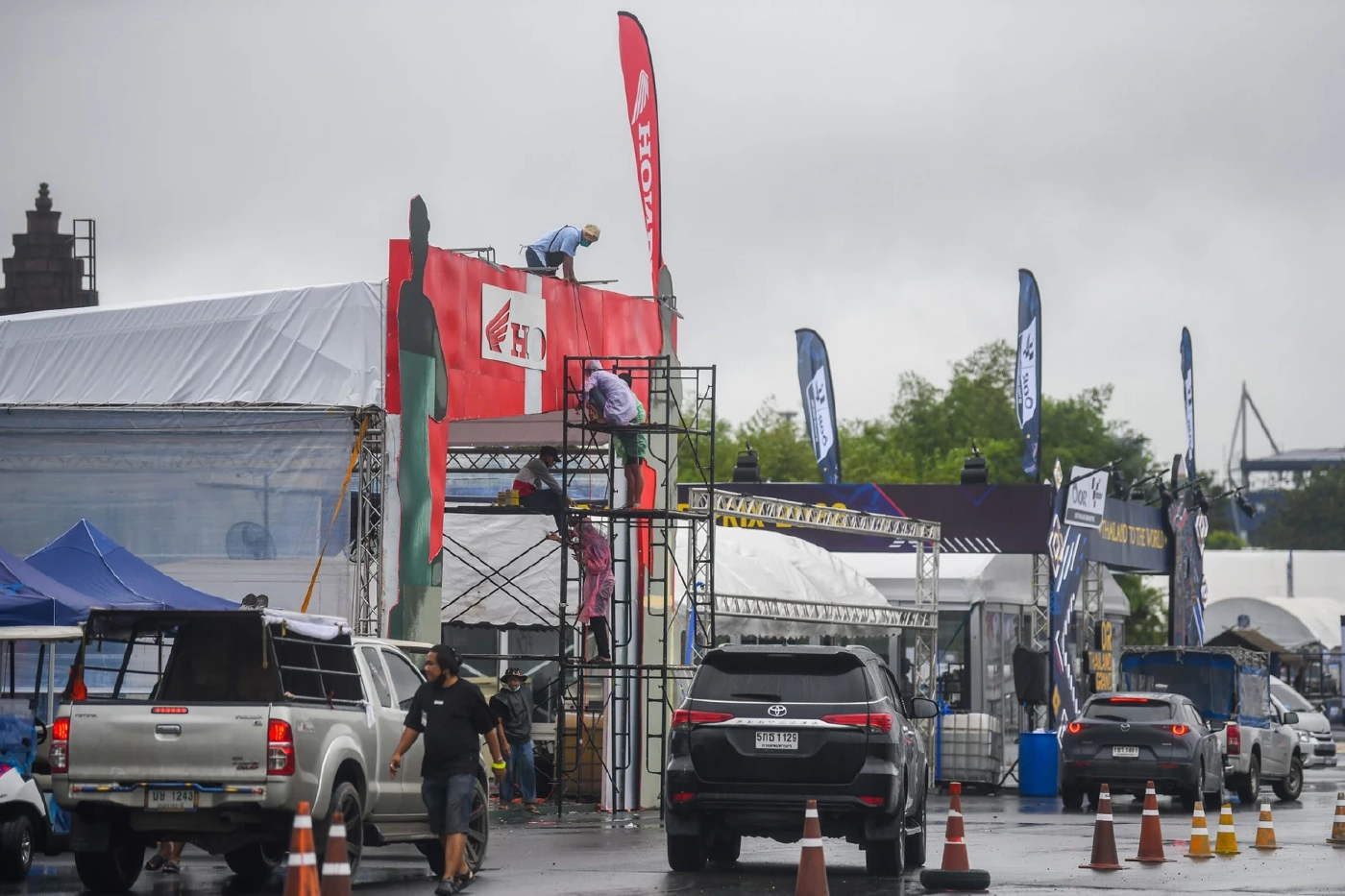 สู้ไม่ถอย! ฝ่ายจัดเร่งเตรียมพร้อมรับมือ "พายุโนรู" จ่อถล่มศึกโมโตจีพีที่บุรีรัมย์