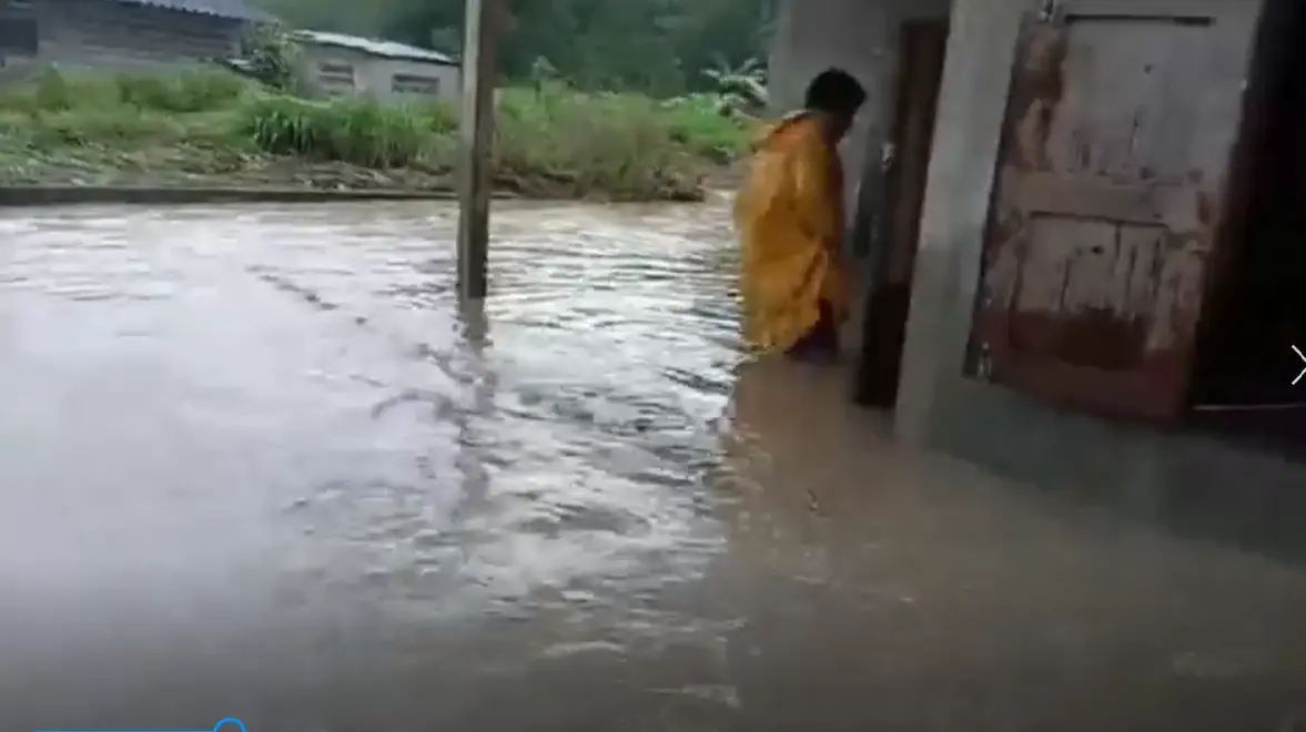 ชาวบ้านป่ายุบในที่ระยอง ระทึก จู่ ๆ เกิดน้ำป่าทะลัก แป๊บเดียวน้ำสูงถึงเอว