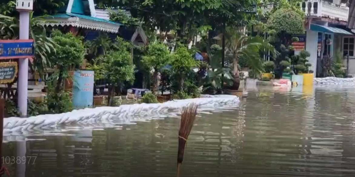 พิษก่อสร้าง “รถไฟฟ้าสายสีชมพู” ยังกู้น้ำท่วมไม่ได้  “ผอ.” เปรยอาจต้องปิดรร.