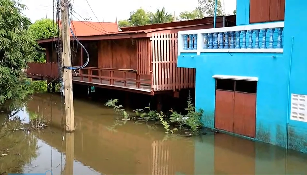 ผู้ว่าฯ กรุงเก่า สั่ง ปชช. ขนของขึ้นที่สูง รับเขื่อนเจ้าพระยาระบายน้ำเพิ่ม