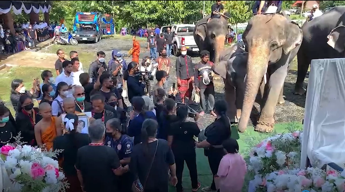 มหัศจรรย์เผาร่าง "น้องฟิล์ม" เพื่อน - สุพรรษา ร่วมร้องเพลงอาลัย (มีคลิป)