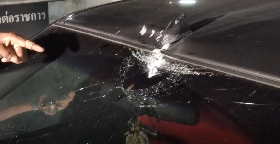 จับแล้ว “คนร้ายปาหิน” ใส่รถชาวบ้าน ที่แท้ทาสยา ผู้เสียหายฉุนหวิดโดนยำ