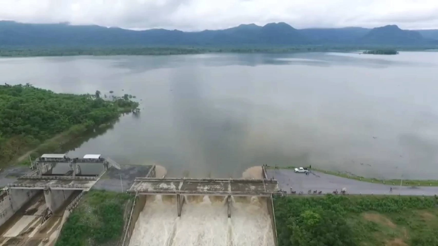 อ่างเก็บน้ำแม่มอก น้ำล้นสปิลเวน์ 