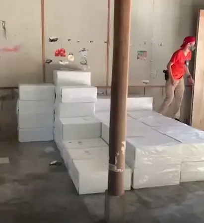 ทลายโกดัง “บุหรี่เถื่อน” รายใหญ่ ยึดกว่า 3 แสนซอง มูลค่า 331 ล้านบาท