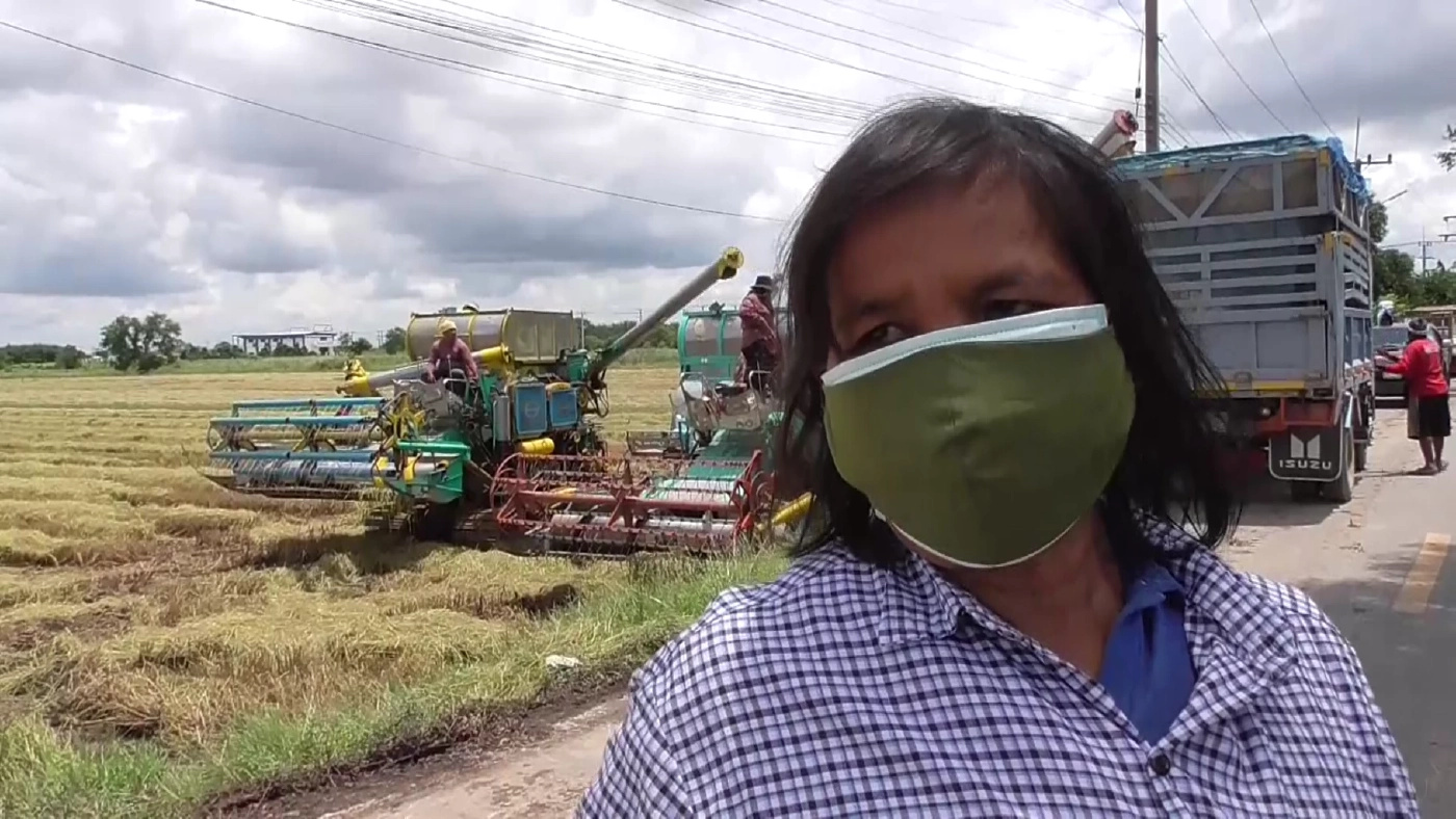 นางบุญส่ง นาคเจือทอง