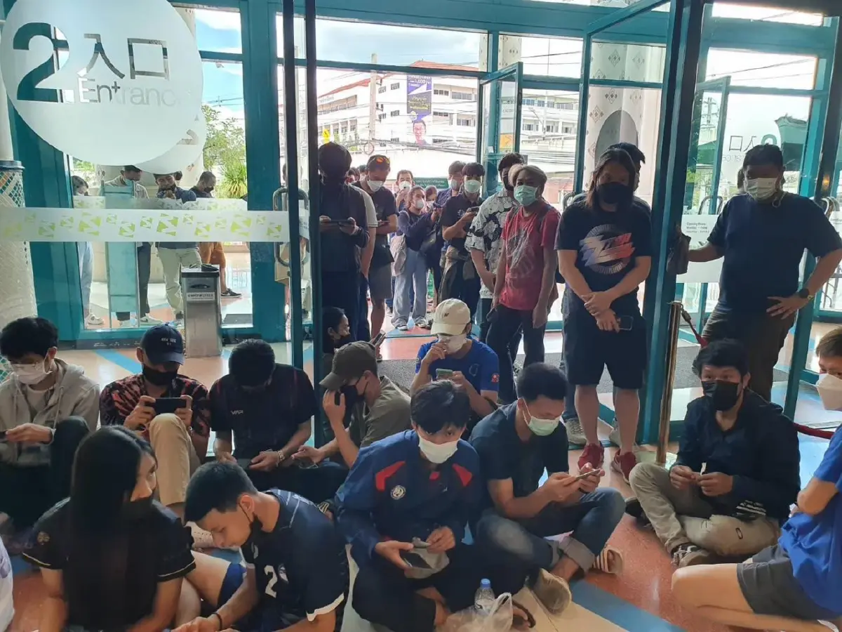 "คิงส์คัพ"กระแสดี ชาวเชียงใหม่ต่อคิวยาวเหยียดรอซื้อตั๋ว