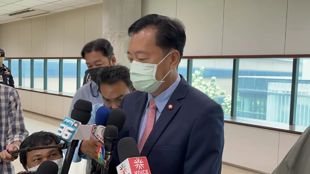 นายสมชาย แสวงการ สมาชิกวุฒิสภา ในฐานะโฆษกคณะกรรมการจริยธรรม วุฒิสภา