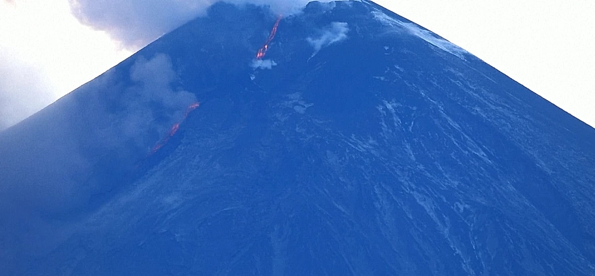 แฟ้มภาพ ภูเขาไฟคลูเชฟสกายา ซปกา