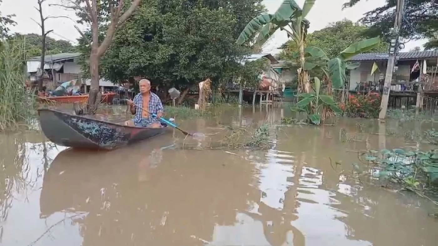 ชุมชนเกาะลอย อยุธยา น้ำท่วมร่วม 2 เดือน หวั่นพายุฝนลูกใหม่ซ้ำเติม